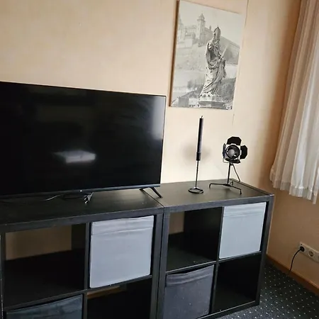 2 Zimmer Apartment-ferienwohnung Mit Balkon, Ausgestatteter Kueche Und Bad *
