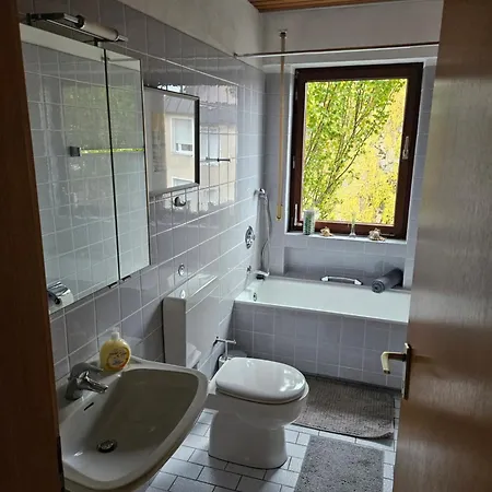 2 Zimmer Apartment-ferienwohnung Mit Balkon, Ausgestatteter Kueche Und Bad * Хёхберг