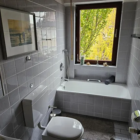 2 Zimmer Apartment-ferienwohnung Mit Balkon, Ausgestatteter Kueche Und Bad Апартаменты
