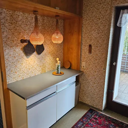 2 Zimmer Apartment-ferienwohnung Mit Balkon, Ausgestatteter Kueche Und Bad